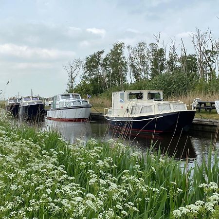 Boat Ella - Kamperen Op Het Water -Niet Om Mee Te Varen -Read Host Profile-Lees Hostprofiel Jutrijp Екстериор снимка