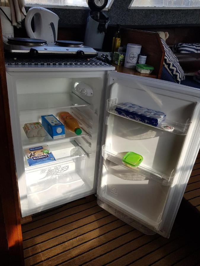 Boat Ella - Kamperen Op Het Water -Niet Om Mee Te Varen -Read Host Profile-Lees Hostprofiel Jutrijp Екстериор снимка